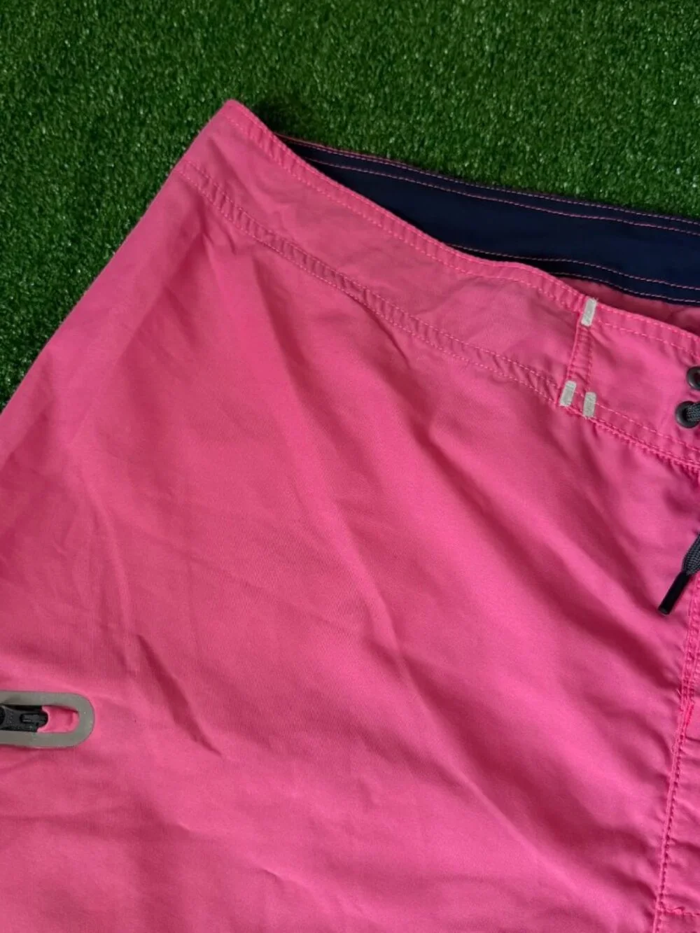 Tommy Bahama Water Reactive Pineapple Board Shorts Swim Trunks Men's Size 40 UPF